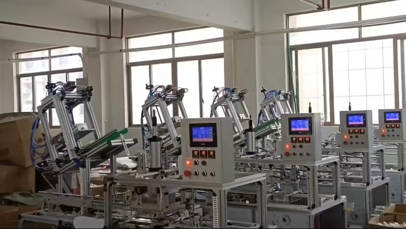 全自动吸塑折边机