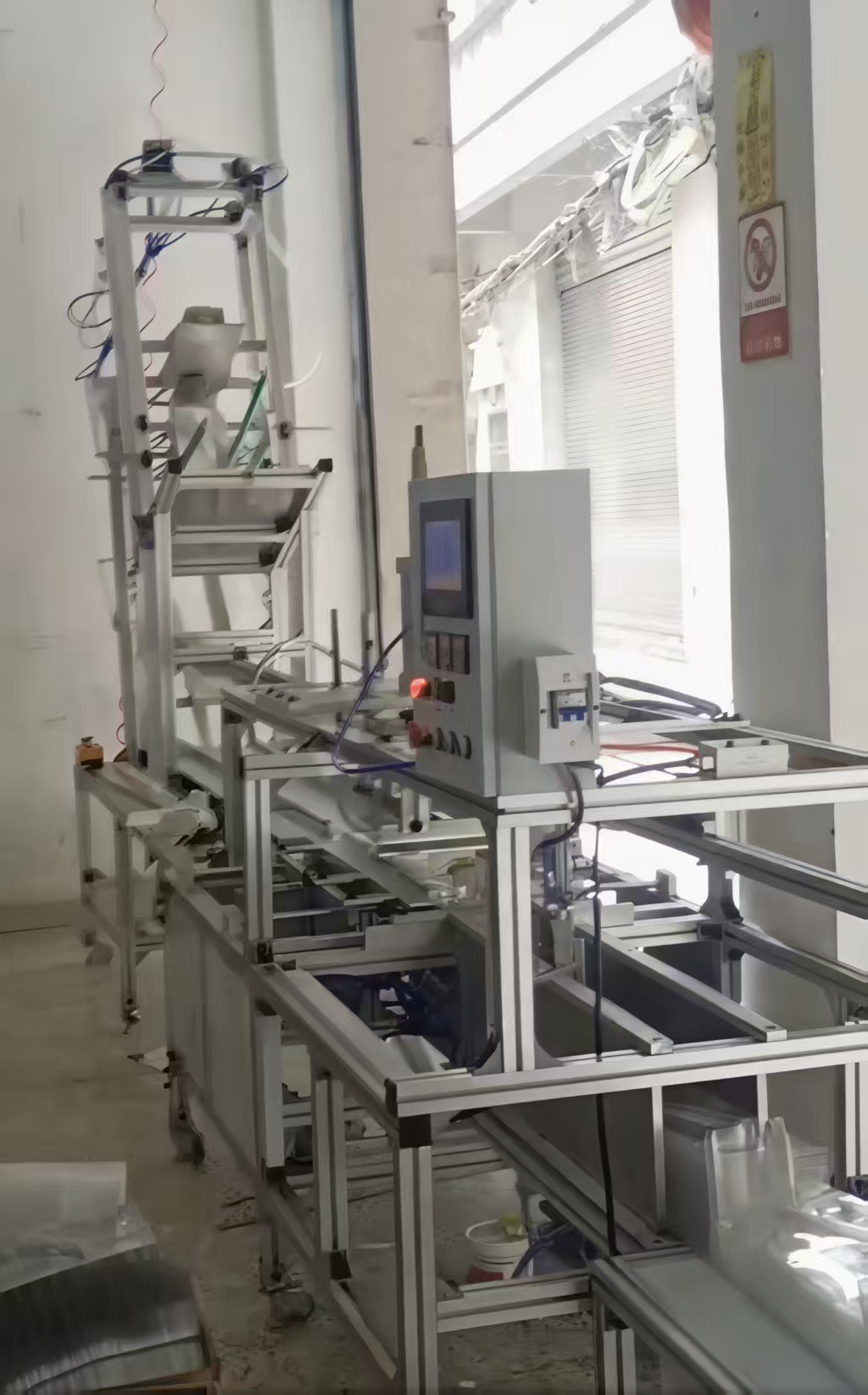 定制产品全自动吸塑折边机